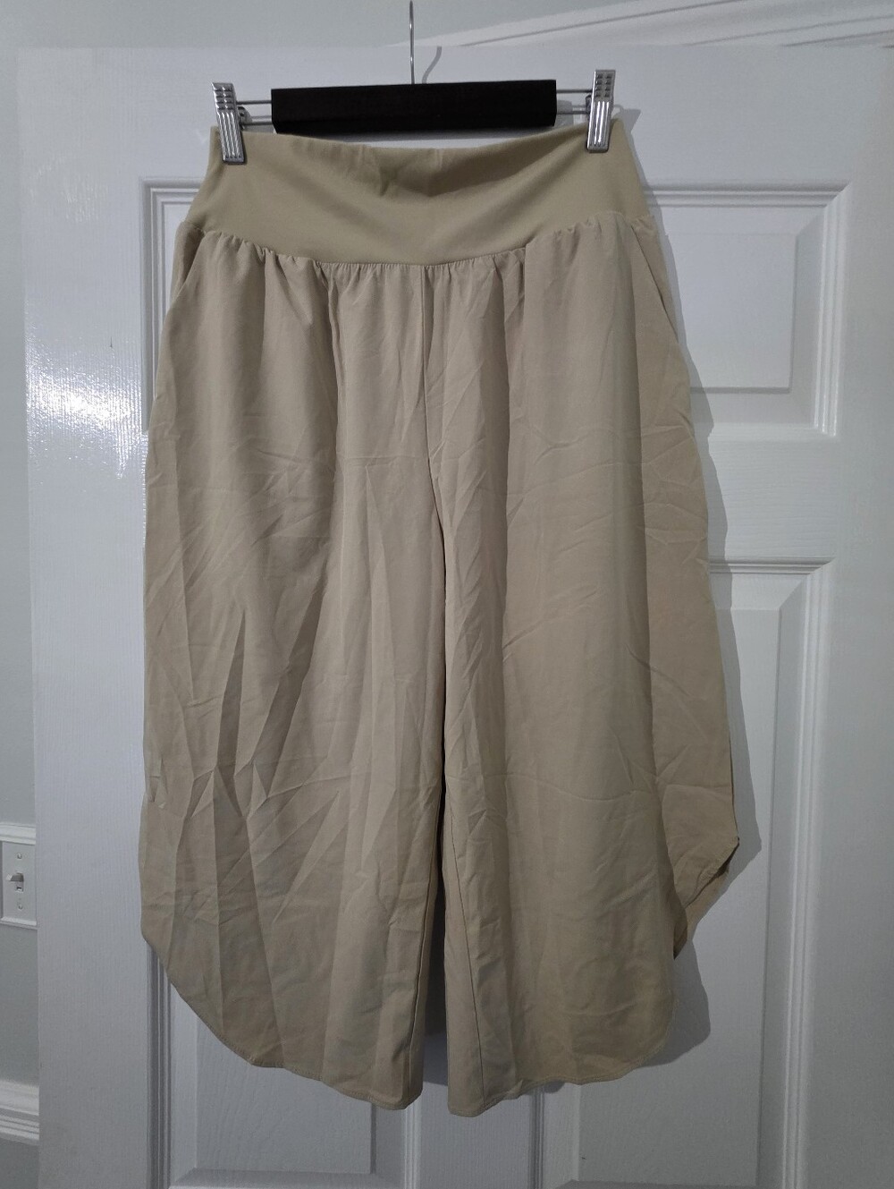 NWT HALARA Beige Shorts Sz M